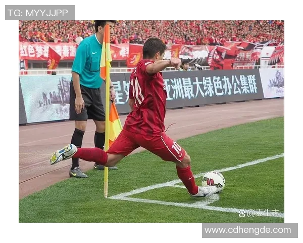 学问与球技并重的足球明星们如何在赛场内外展现智慧与才华